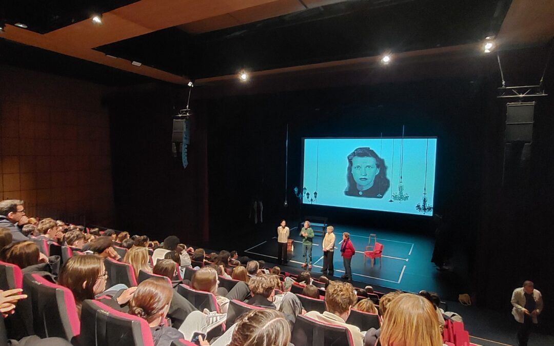 Des élèves de première au théâtre G. Brassens à Avrillé